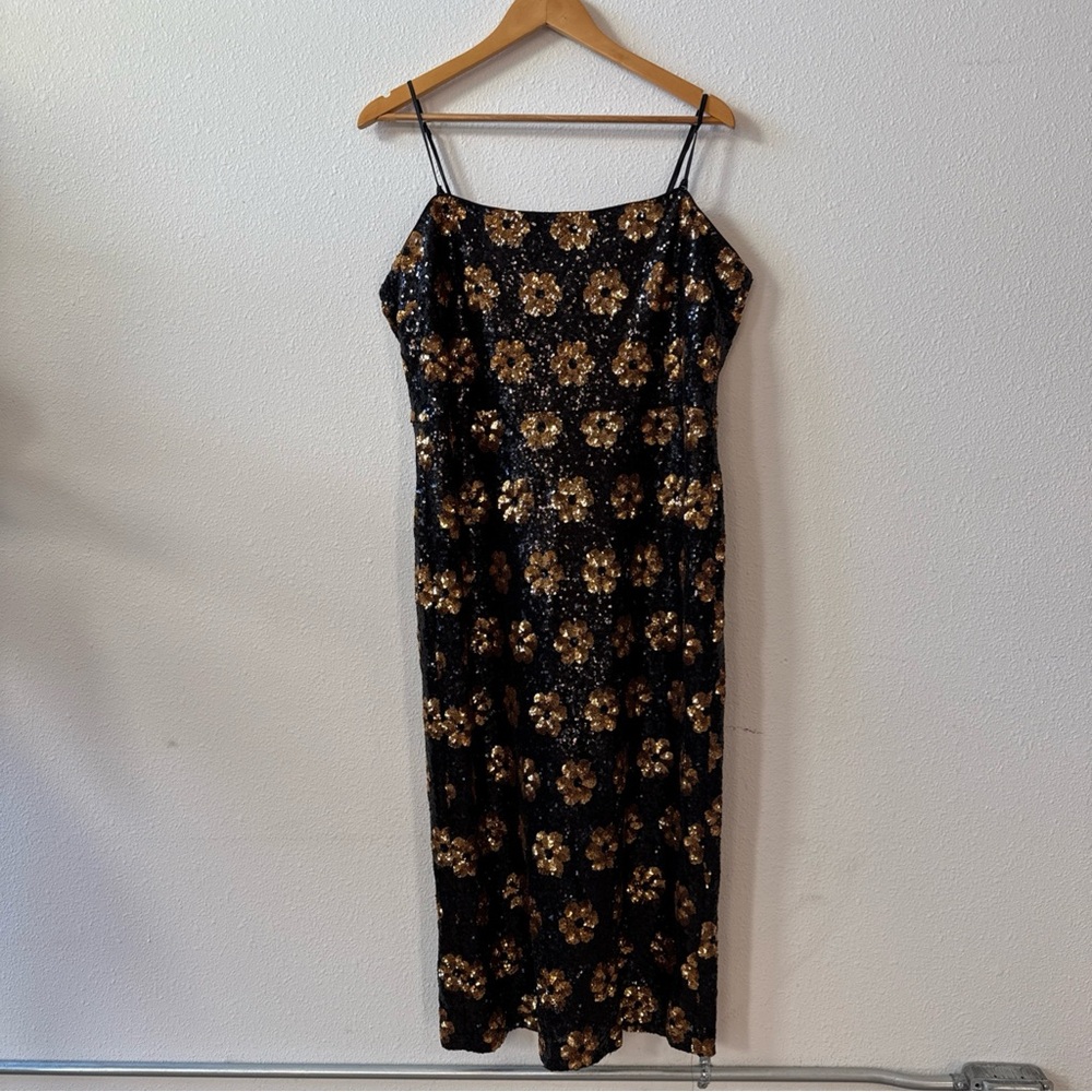 Elegant Black and Gold Floral Dress - Picture 3 of 13
